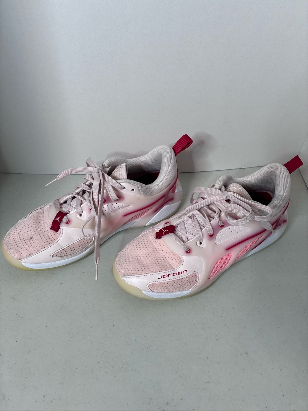 Jordan Heir Women’s Basketball Shoes Pink White Athletic Sneakers US 8.5 EU 40